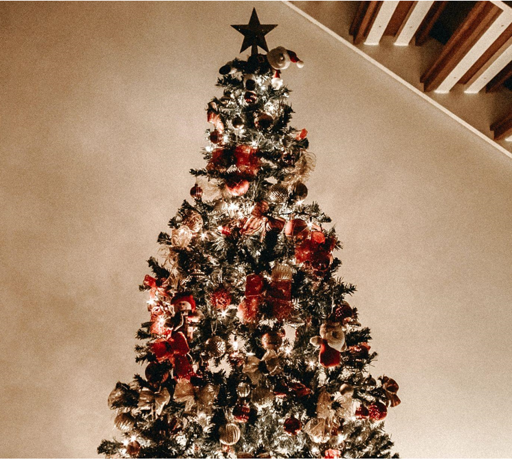 Transform Your Flocked Artificial Christmas Tree